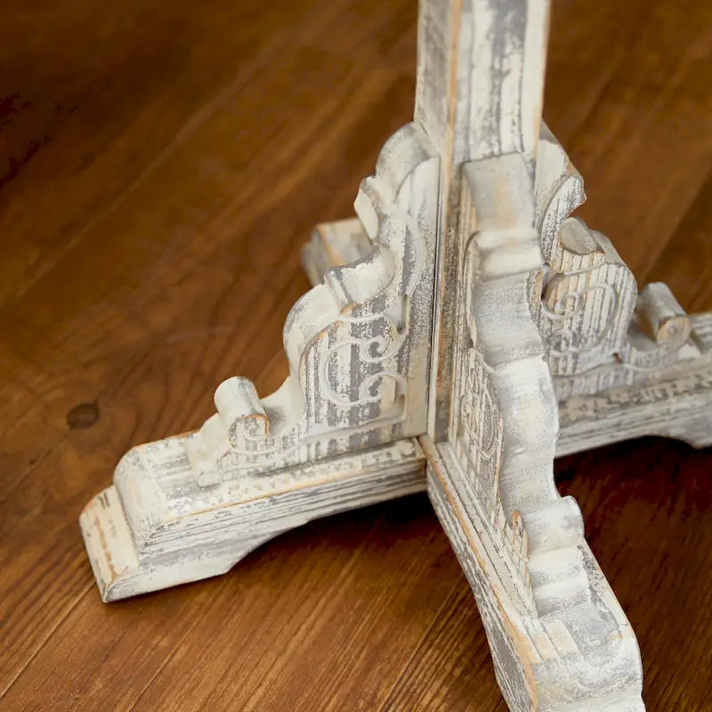 Table d'appoint ou de chevet en bois avec volutes finement sculptées et plateau en bois brun - Gris, blanc, crème
